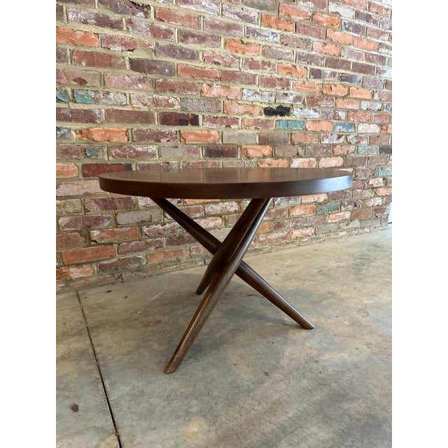 John Widdicomb 1950s t.h. Robsjohn-Gibbings Widdicomb Walnut Occasional Tripod Table For Sale - Image 4 of 11