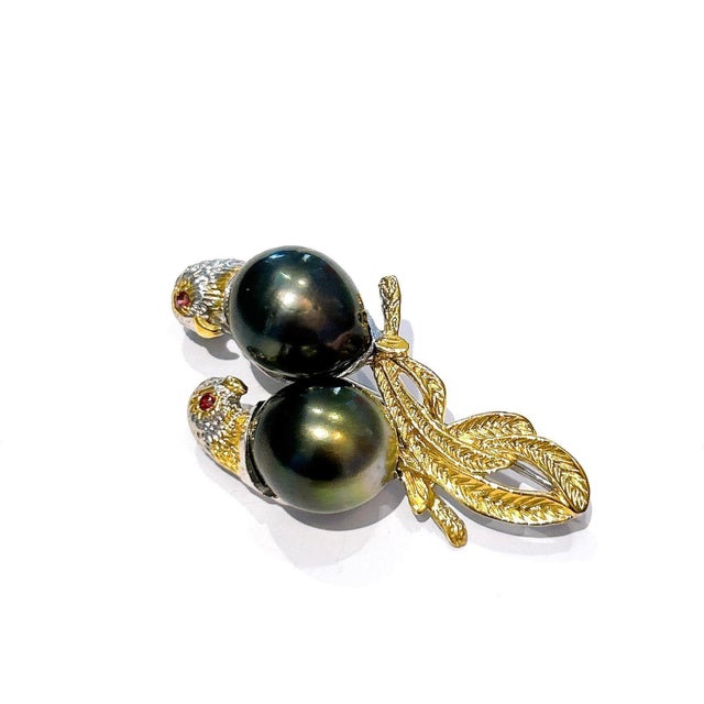 Bochic “Orient” Vintage Ruby & Black Tahiti Pearl Brooch Set In 18K Gold & Silve For Sale In New York - Image 6 of 6