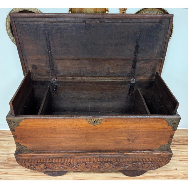 Antique Ming Kang Chinese Carved Wood Trunk Circa 1800-1849 For Sale - Image 4 of 12