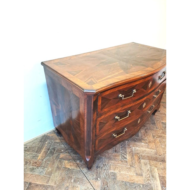 Antique French Commode in Mixed Woods, 1800 For Sale - Image 4 of 9