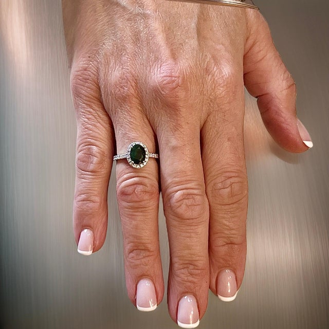 2010s Natural Emerald Diamond Ring 6.5 14k White Gold 9.31 TCW Certified For Sale - Image 5 of 13