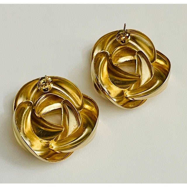Gold Large 1980s Runway Love Knot Earrings Pierced Sculptural Gold Tone Statement, A Pair For Sale - Image 8 of 10