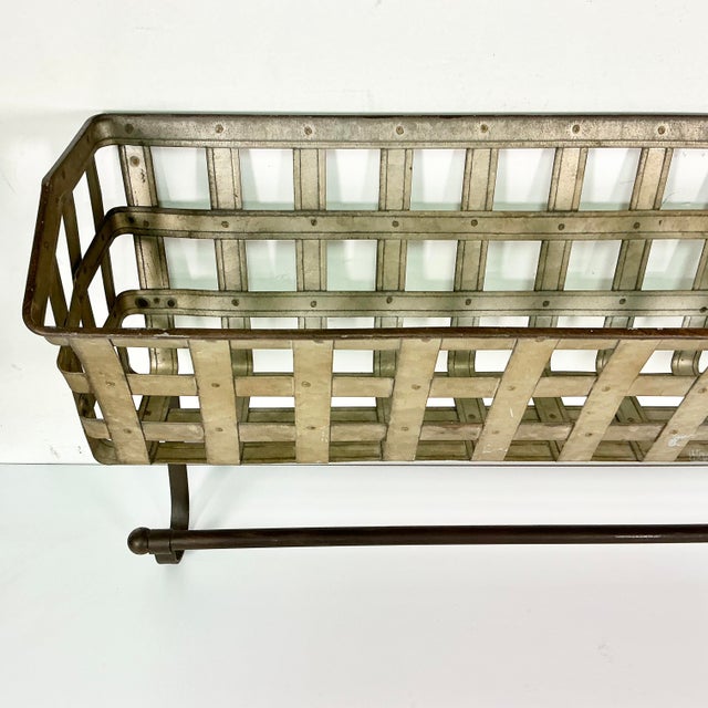 Antique White 1970s Vintage Farmhouse Boho Chic Rustic Tin Wall-Mounted Basket Shelf With Towel Bar. For Sale - Image 8 of 18