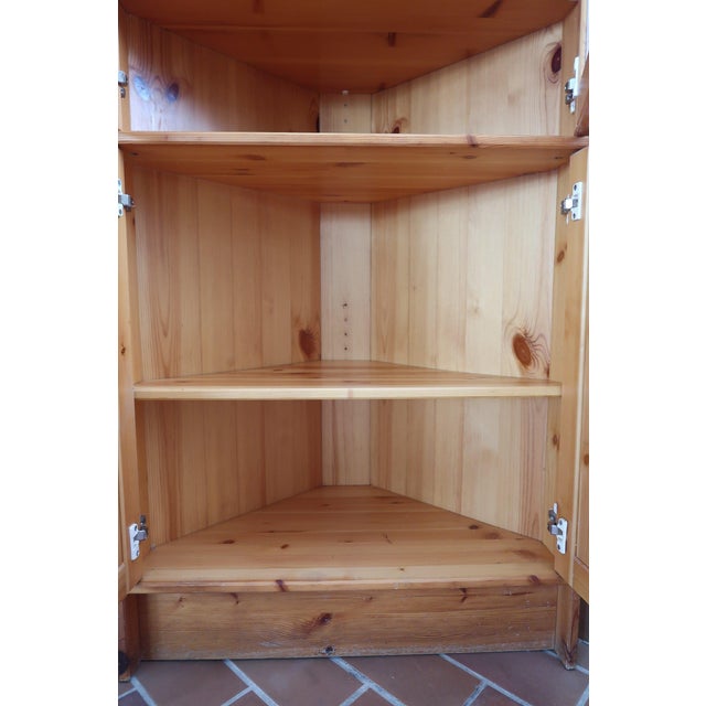 French Pine Glazed Bookcase in the style of Maison Regain, 1980s For Sale - Image 13 of 15