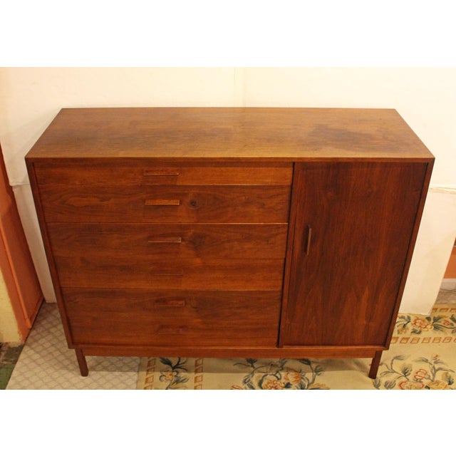 Circa 1960 American walnut 6-drawer chest with cabinet. Oak secondary wood. 6 hung drawers to the left of the cabinet with...