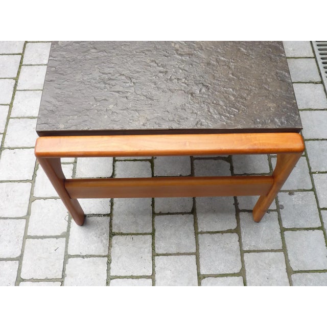 Living room table slab of waxed black slate on varnished pine structure Slab thickness 30 mm Good condition Warning: heavy...