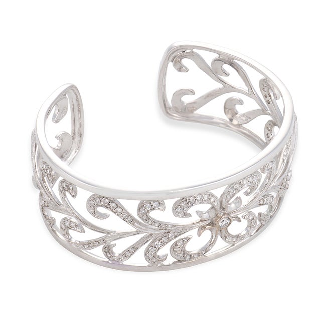 Contemporary Vintage 1.60 Carat Diamond 18k White Gold Cuff Bracelet For Sale - Image 3 of 5