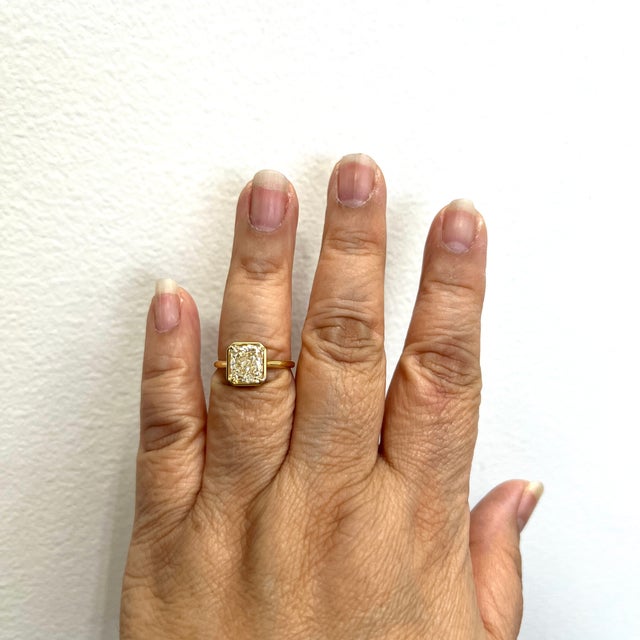 Beautiful 3.00 ct. U to V VVS2 radiant yellow diamond. Handmade in 18k yellow gold. ring size 6.75. Comes with GIA...