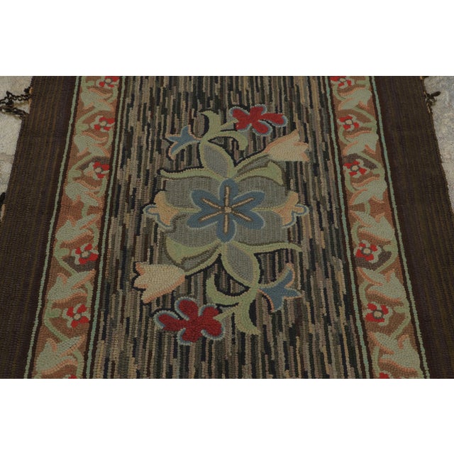 1920s Antique Hooked Rug With Floral Medallion & Scrolling Vine Border - Rug & Kilim For Sale - Image 5 of 7