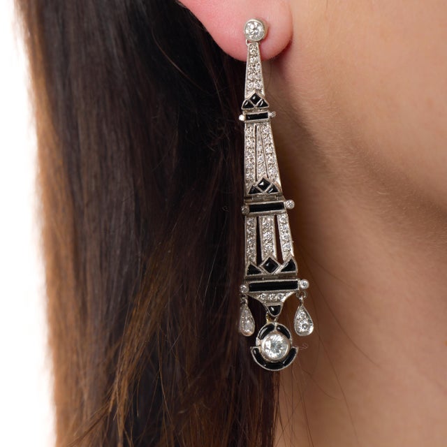 1930s Art Deco Style Diamond Onyx Platinum Chandelier Earrings, A Pair For Sale - Image 4 of 5