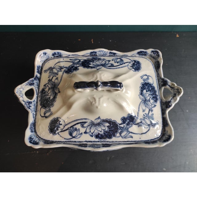 Vintage Soup Tureens from Williams & Co., Set of 2, in Good conditions. Designed before 1890 This piece has an attribution...