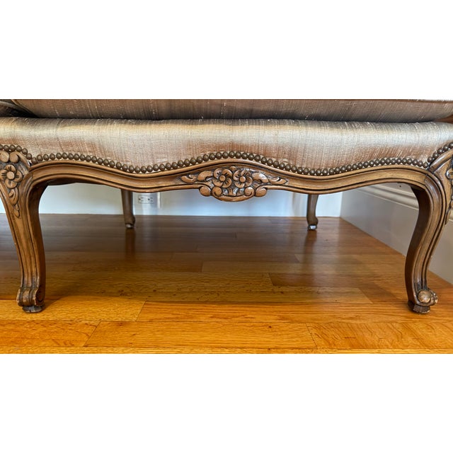 Vintage Baker Furniture French Provincial Louis XV Carved Wood Settee For Sale In Boston - Image 6 of 10