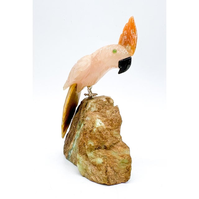 Mid-Century Modern Vintage Hand-Carved Gemstone Cockatoo Sculpture on Natural Stone Base – Brazilian Mid-Late 20th Century For Sale - Image 3 of 15