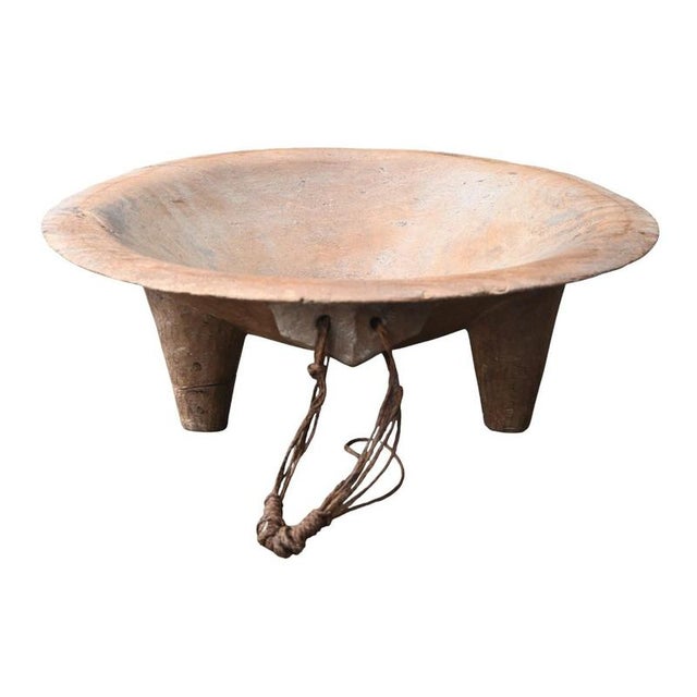 Large Fijian Bowl on 4 Feet, Melanesia, 19th / Early 20th Century For Sale - Image 11 of 11
