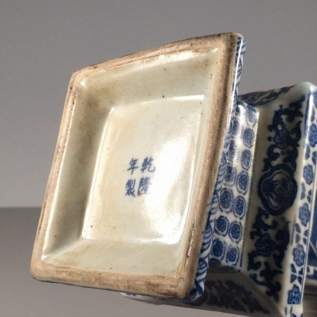 Chinoiserie Blue and White Porcelain Pagoda, Chinese Chinoiserie Pagoda Tabletop Ornament For Sale - Image 3 of 9
