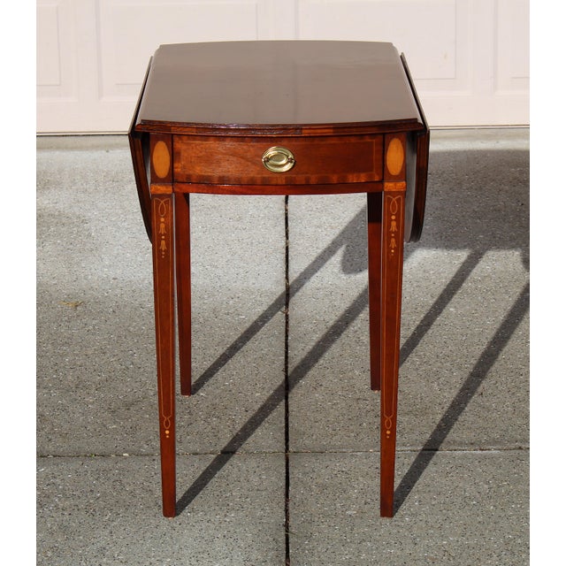 This elegant Councill Craftsmen mahogany drop-leaf table showcases timeless traditional design inspired by the classic...