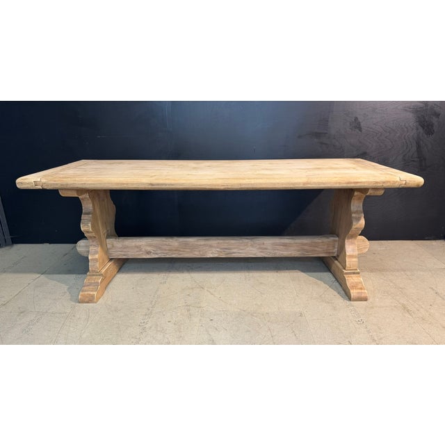 A good quality solid Oak Farmhouse Dining Table. Dating to the early 1900s and French in origin. It comes completely apart...