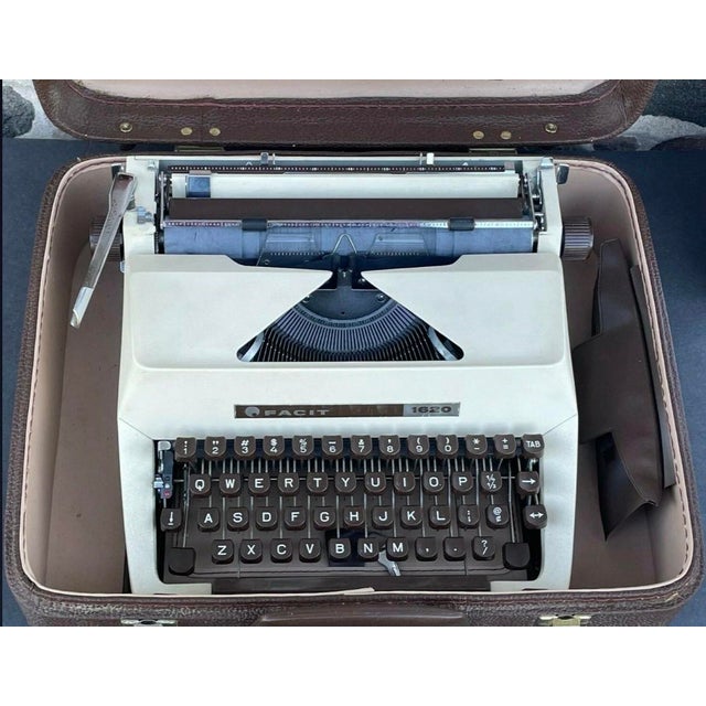 Mid-Century Modern Vintage Portable Typewriter With Original Case - Industrial Design - Swedish Facit 1620 For Sale - Image 3 of 12