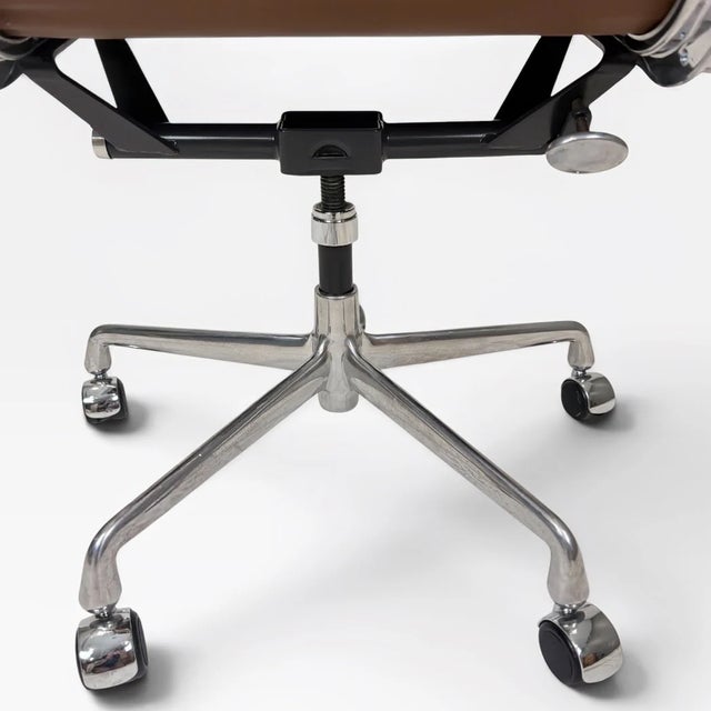 Metal Eames for Herman Miller Aluminum Group Soft Pad Management Chair - Brown Leather For Sale - Image 7 of 9