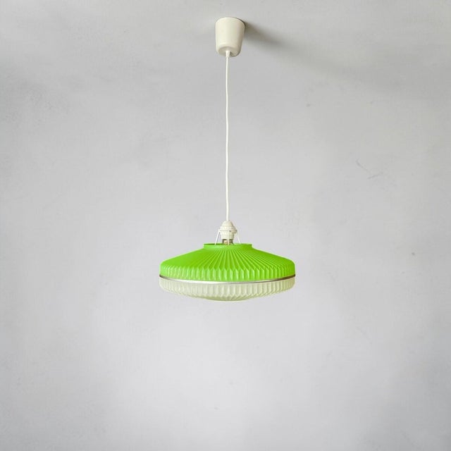 1970s Large Vintage Space Age UFO Pendant Lamp in Green Acrylic, 1970s For Sale - Image 5 of 18