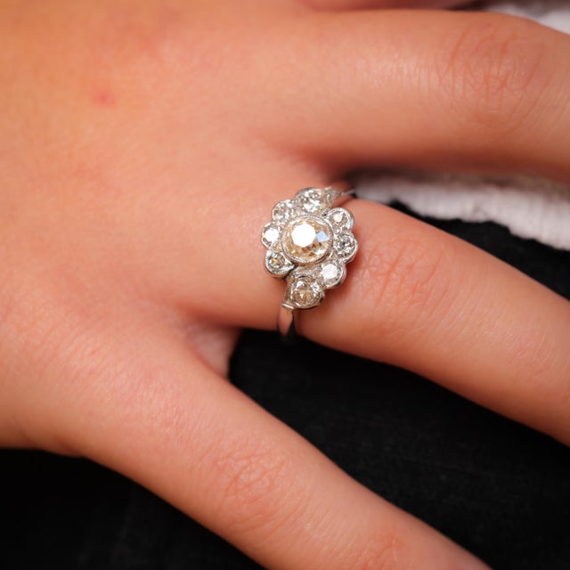 1960s Mid Century .99 Carat Diamond Platinum Flower Cluster Ring, Size 6 For Sale - Image 4 of 5