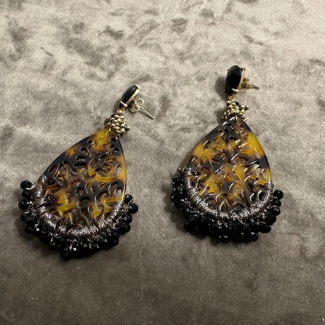 1990s 1990s Vintage Fake TortoiseShell Lucite and Black Onyx Chandelier Earrings For Sale - Image 5 of 9