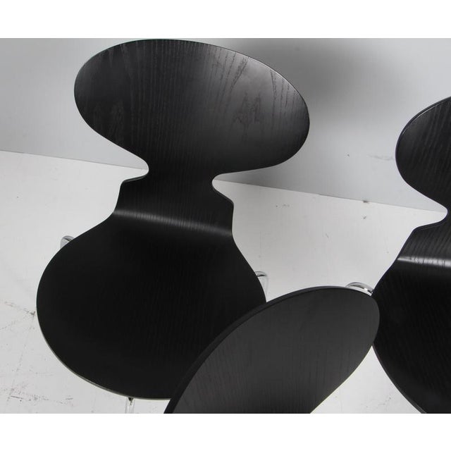 Egg Shaped Dining Table, Chairs and Lamp Annivesary Edition attributed to Arne Jacobsen for Fritz Hansen, 2000s, Set of 5 For Sale - Image 15 of 17