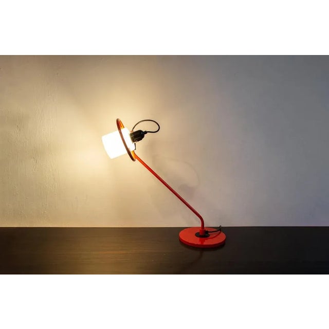 Snoded lacquered metal desk lamp, glass lampshade. Italian production 80s European Plug (up to 250V).The wiring of this...