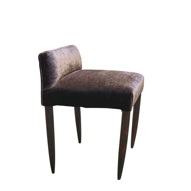 This elegant bench features a seat upholstered in iridescent purple velvet and slender, tapered legs in dark wood. Perfect...