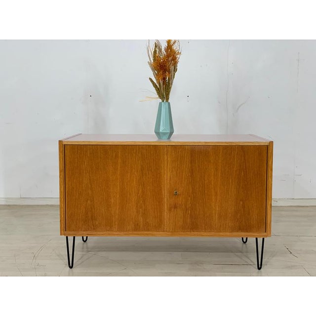 Mid-Century Modern Chest of Drawers in Oak For Sale - Image 10 of 10