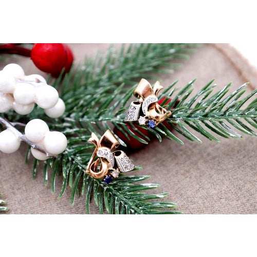 Flower-Shaped Gold Earrings with Diamond Chips and Two Synthetic Garnet Stones, Set of 2 For Sale - Image 4 of 7