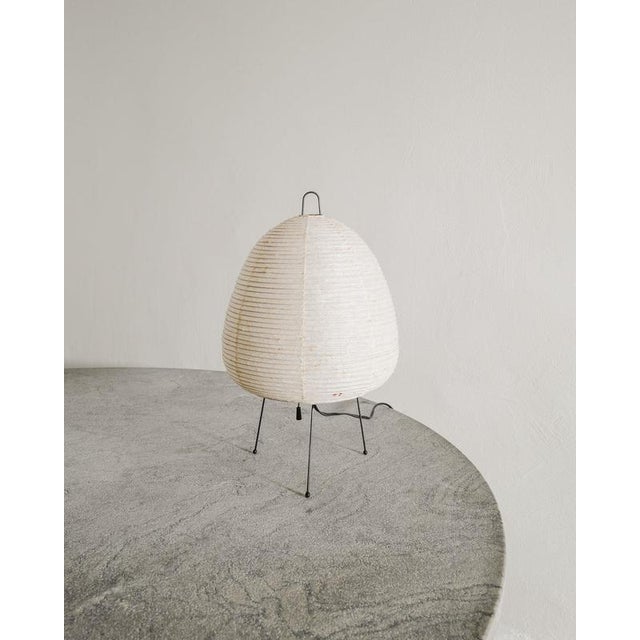 1950s Early Mid-Century 1A Akari Table Desk Lamp in Paper by Isamu Noguchi for Ozeki & Co, Japan, 1950s For Sale - Image 5 of 7