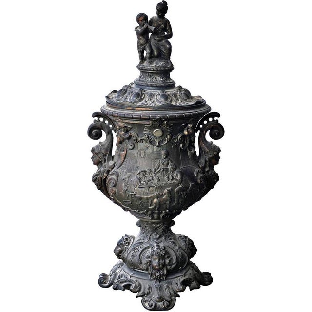 Antique florentine vase in hand-embossed bronze, h53cm 19th century height 53 cm weight 5 kg vase base side x side 18 x 18...