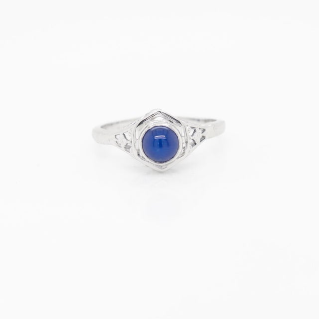 Late 20th Century Star Sapphire Cabochon & 14k White Gold Art Deco Style Filigree Ring For Sale - Image 5 of 11