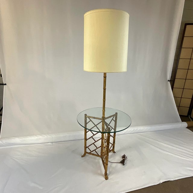 1970s Hollywood Regency Chippendale Chinoiserie Faux Bamboo Floor Table Lamp For Sale - Image 10 of 12