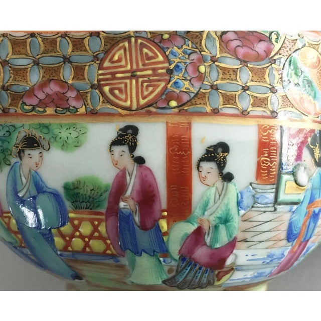 Early 19th Century Early 19th Century Chinese Export Rose Mandarin Gravy Boat For Sale - Image 5 of 9