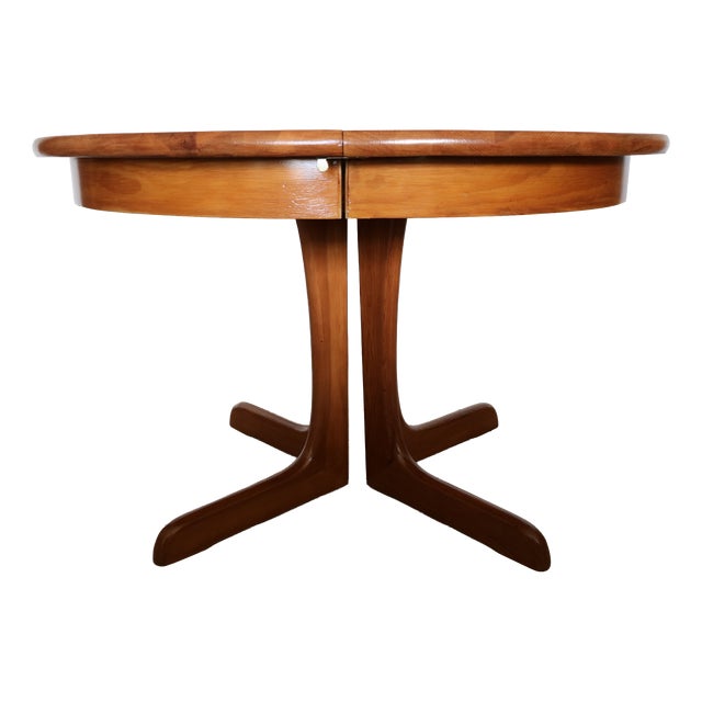 Extendable Round Table in Wood, 1970s For Sale