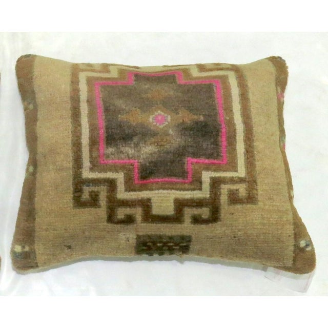 Turkish Mid 20th Century Pair of Turkish Pilllows with Pops of Pink For Sale - Image 3 of 4