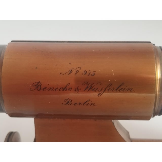 Industrial Antique No 975 Microscope in Brass from Beneche & Wasserlein, Berlin, 1850s For Sale - Image 3 of 14