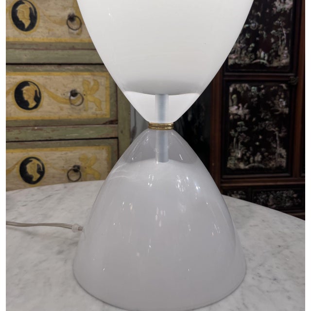 White Hourglass Table Lamps, 1970s, Set of 2 For Sale - Image 6 of 7