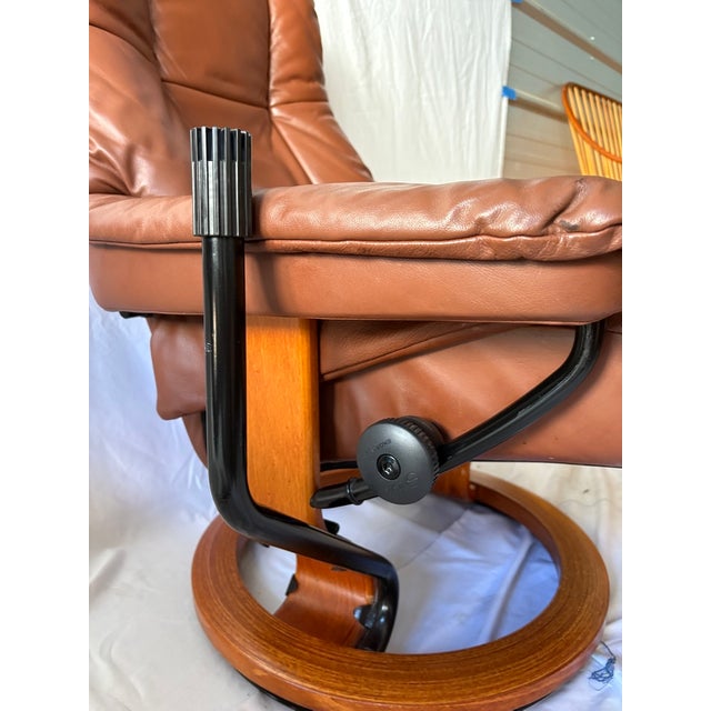 Vintage Ekornes Leather Stressless Recliner With Swing-Out Table For Sale In Denver - Image 6 of 17