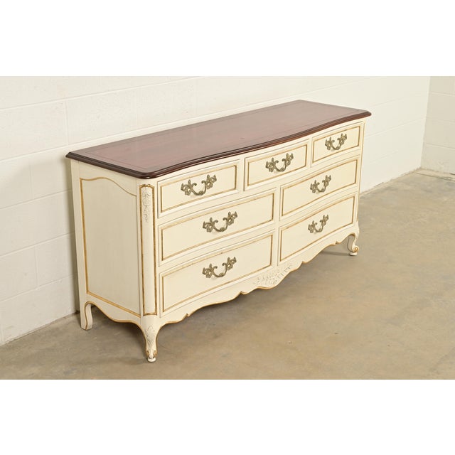 Kindel Furniture Kindel Furniture French Provincial Louis XV Cream Lacquered and Gold Gilt Dresser, 1970s For Sale - Image 4 of 18