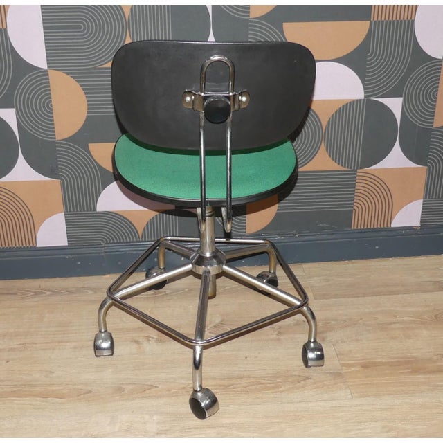 Timeless design classic for the office In a vibrant color 1960s/70s Elegant chrome-plated tubular steel frame, five-star...
