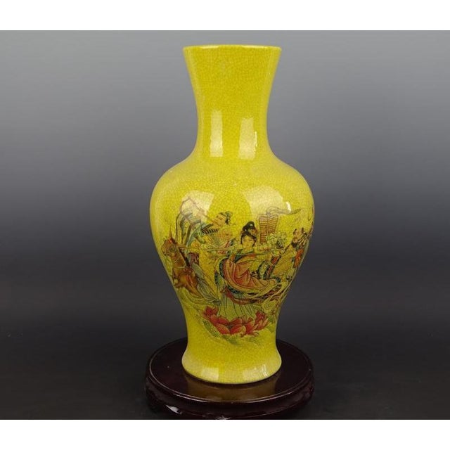 H-44cm,W-24cm. Exquisite Chinese ceramic vase from the Qing Dynasty, with a rare Qianlong mark. The yellow ground crackle...