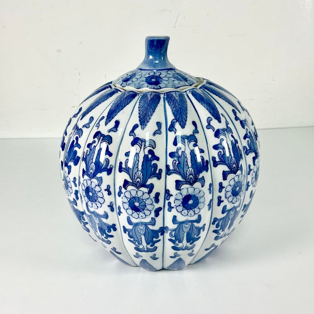 1980s Vintage Chinoiserie Boho Chic Hollywood Regency Blue & White Pumpkin, Halloween & Thanksgiving For Sale - Image 6 of 11
