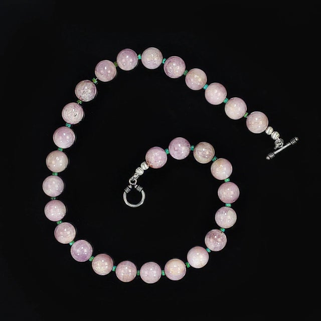 Pink Ajd 20 Inch Glowing Kunzite Tiny Green Accents Necklace Great Gift For Sale - Image 8 of 8