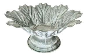 Late 20th-Century Farmhouse Chic Cabbage Leaf Pedestal Bowl