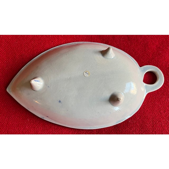 18th Century Antique 18th Century English Staffordshire Creamware Leaf Shape Pickle Dish With Blue Feather Edge For Sale - Image 5 of 8