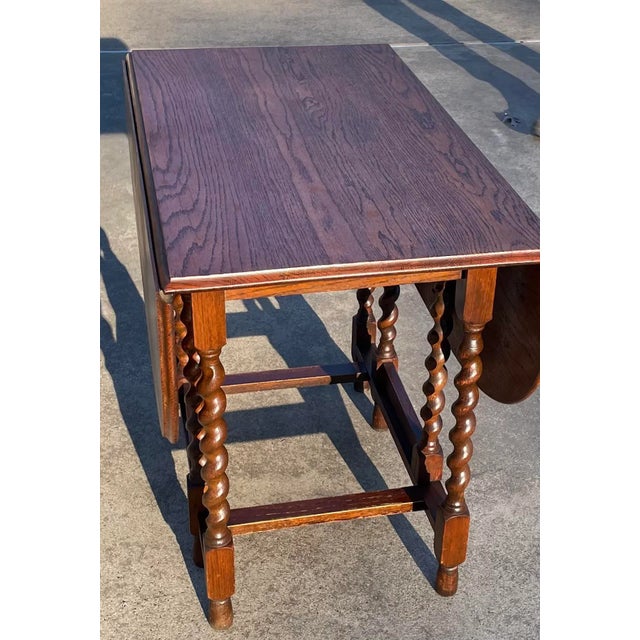 Nice vintage English drop leaf gate leg table! These are so versatile and don’t take up much room until you need it!Table...