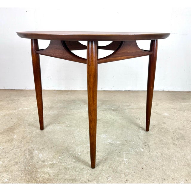 1950s Restored Mid Century Modern Round Walnut Side Table by Heritage Henredon For Sale - Image 5 of 11